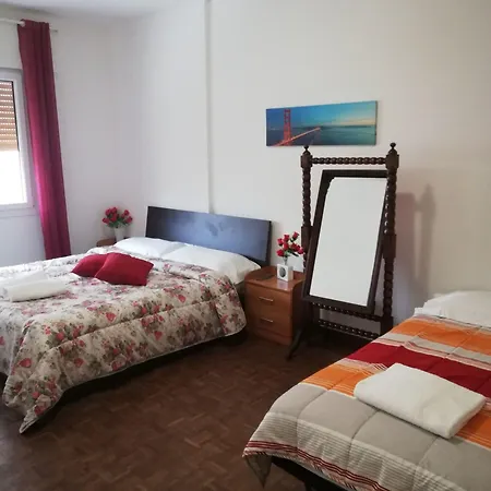 Πανσιόν Holiday Guesthouse 2*