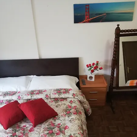 Πανσιόν Holiday Guesthouse 2*