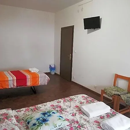 Holiday Guesthouse 2*